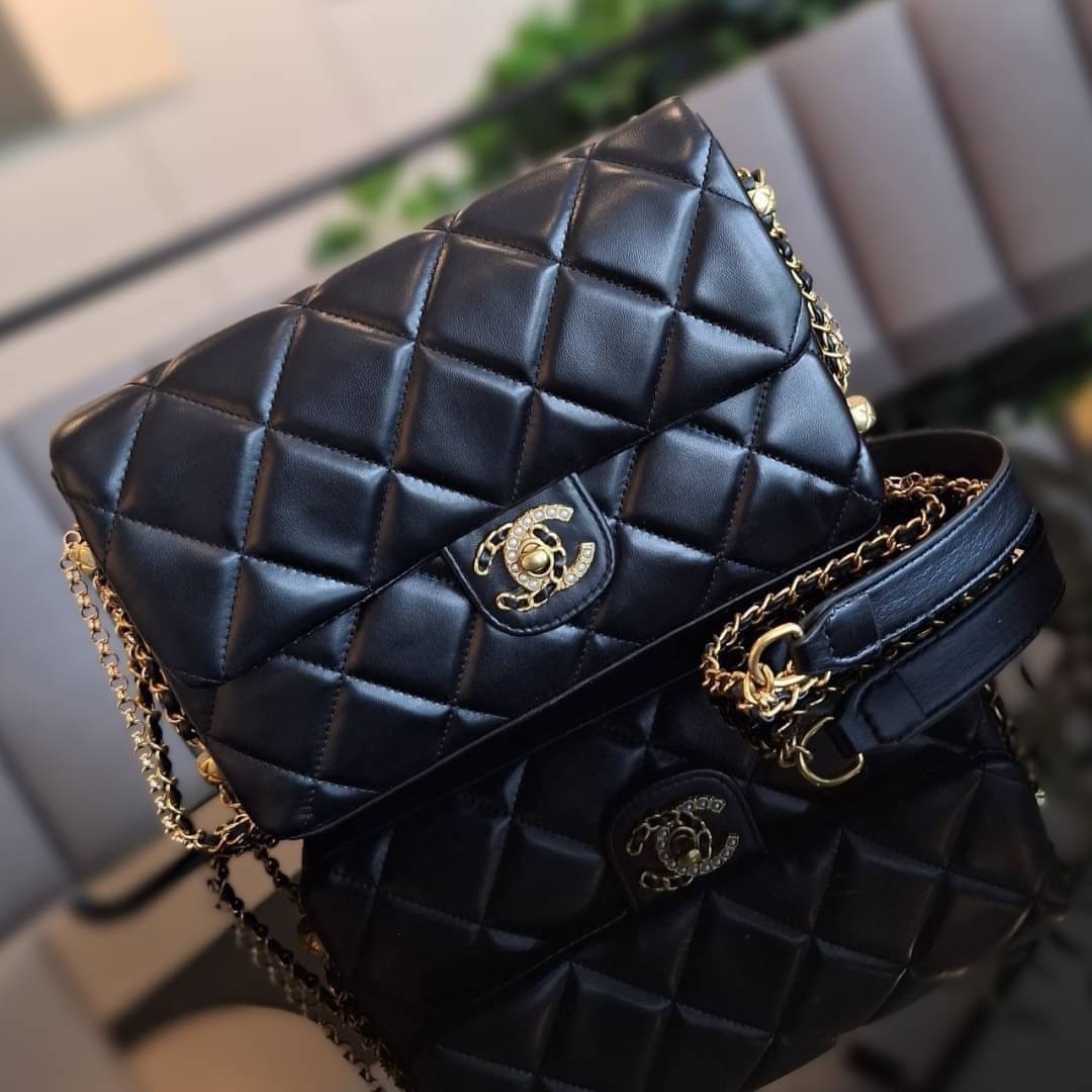 CHANEL flap bag with chain / CHANEL VIP CROSSBODY BAG กระเป๋าทรงสะพายข้าง หนังพียูพรีเมี่ยมหนังนิ่ม อะไหล่ทองวินเทจทั้งใบ