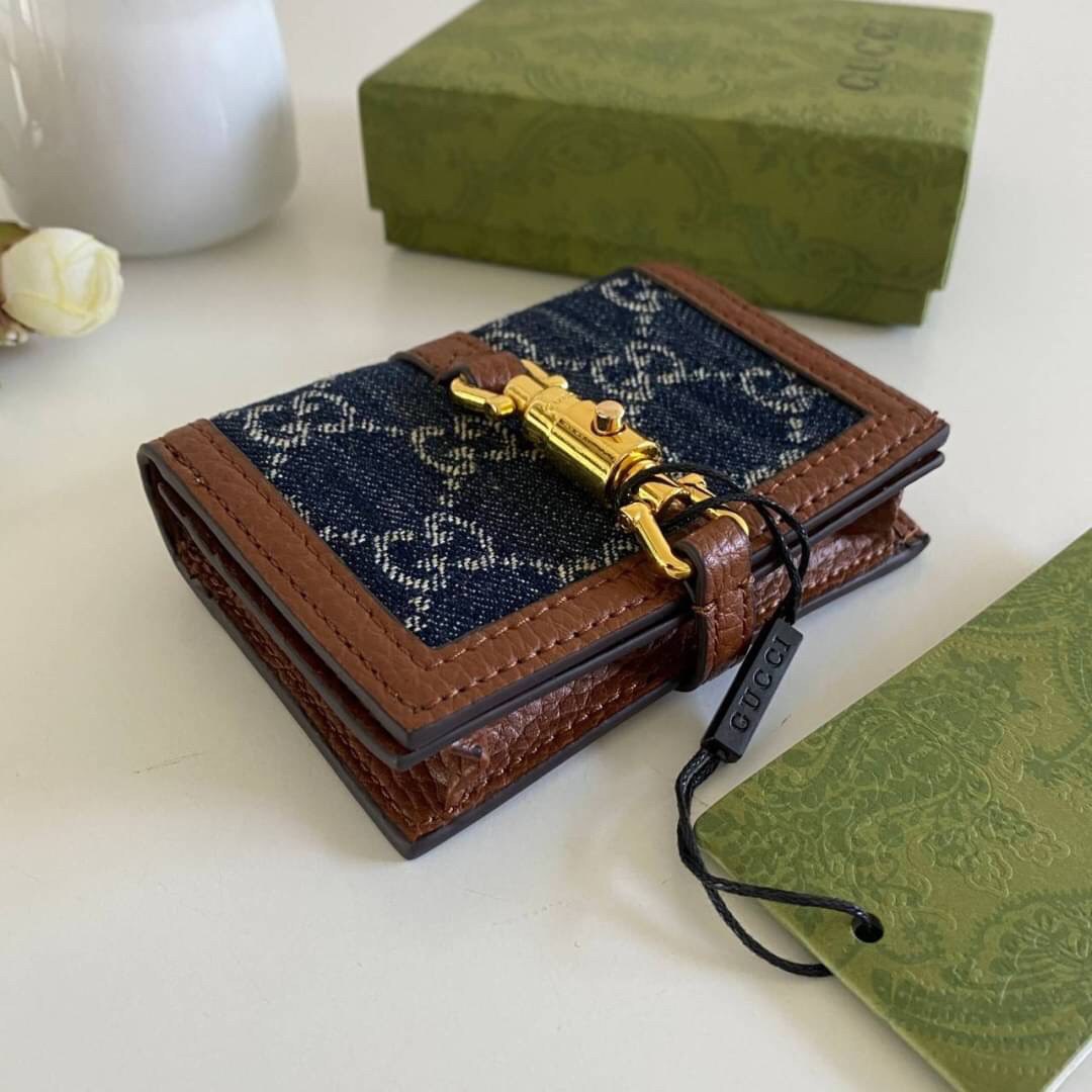 หนังแท้ GUCCI horsebit wallet / GUCCI Jackie wallet / GUCCI WALLET พร้อมส่งที่ไทย กระเป๋าสตางค์รุ่นยอดนิยม งานหนังแท้ทั้งใบ ภาพสินค้าถ่ายจากงานขายจริง ใช้งานต่างประเทศได้ สวยๆ กันแล้ววันนี้ ใบนี้ must have..ค่ะ.!!