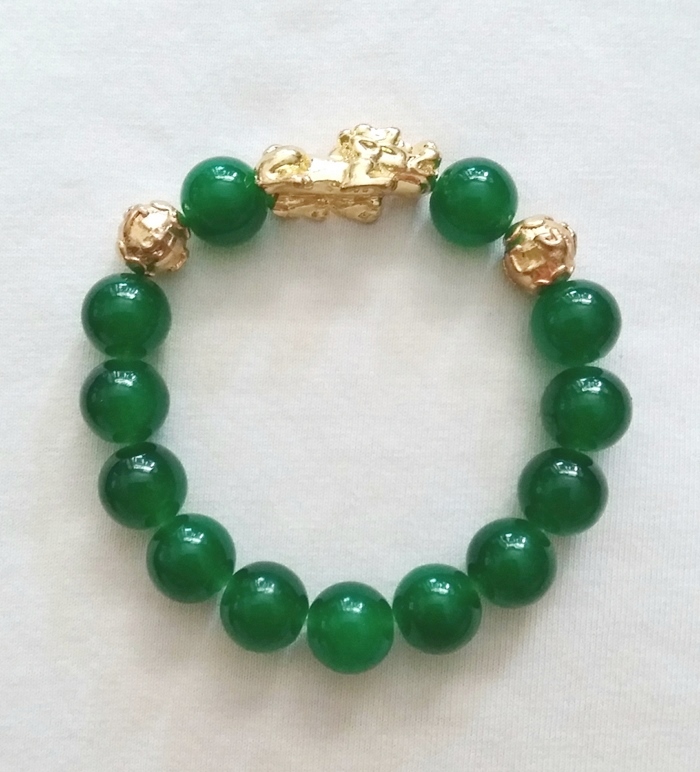 สร้อยข้อมือปี่เซี้ยะเดี่ยวสีทองหินโมราสีเขียว ช่วยปกป้องคุ้มครอง แก้ชงปีกุน ปี2562 พร้อมใบคาถาค่ะ