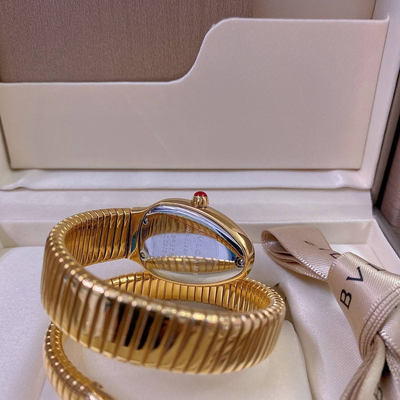 BVLGARI SERPENTI WATCH 24mm 26mm นาฬิกาบุลการี รุ่นหน้าปัดล้อมเพชร นาฬิกาผู้หญิง ภาพสินค้าถ่ายจากงานขายจริง