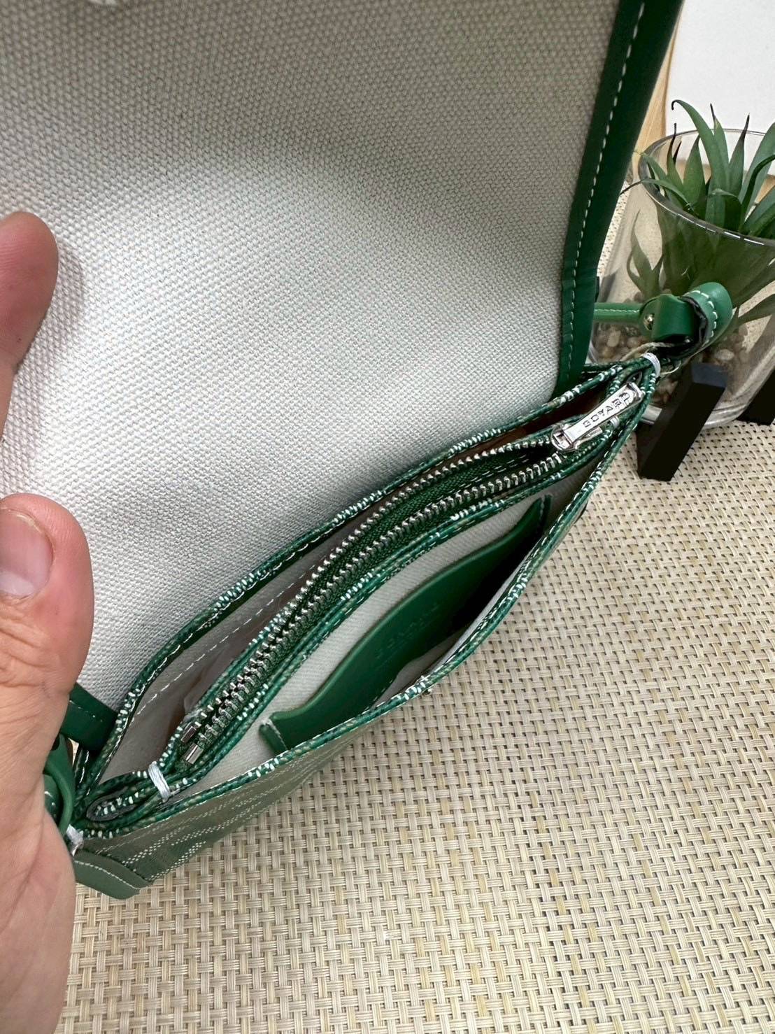 พร้อมส่ง 10 สี ORI หนังแท้ | GOYARD Plumet pouch-wallet กระเป๋าสะพายใบเล็กกะทัดรัด ดีไซน์กระเป๋าสตางค์ Plumet ดีไซน์มาพร้อมช่องใส่เหรียญ ธนบัตร และบัตรต่างๆ