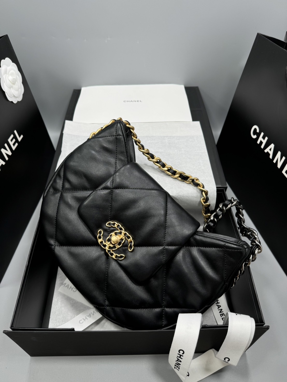 CHANEL 19 Hobo Bag Black Mixed Metal Hardware กระเป๋าสะพายหนังแท้ เกรดออริ ท็อป สลับแท้ 1:1 ผ่านทุก ตม ใช้งานต่างประเทศได้
