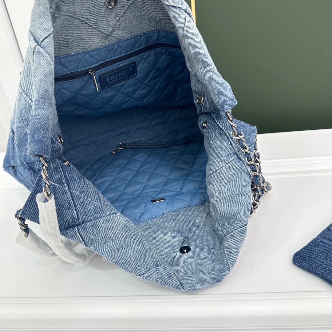 CHANEL Denim Quilted Chanel 22 Blue / Chanel 22 Handbag Denim พร้อมส่ง กระเป๋าสะพายยีนส์ เท่ๆ คูลๆ งานเดนิมฟอกดีเทลความสวยมากมาย ภายในโล่งกว้าง จุของได้สบายๆ