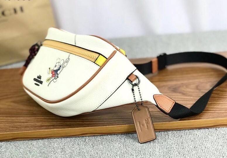 ของแท้ 💯% Coach Micky Mouse Disney Chest Bag 3747 collection Japan Limited Edition Women’s Full Leather กระเป๋าสะพายคาดอก/เอว ขนาดพอเหมาะ ใส่มือถือ iphone+ เปิดปิดด้วยซิป ด้านหน้ามี Logo mickey mouse