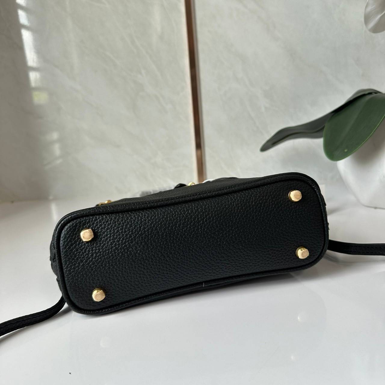 TORY BURCH MINI PEBBLED SWING BAG / Tory Mini Swing Bag in Pebbled Leather / T Monogram Jacquard Swing Bag กระเป๋าสะพาย คอลเลคชั่นใหม่ล่าสุดดีไซน์สุดคลาสสิก รูปทรงโดม