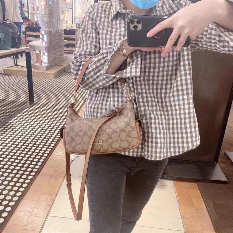 COACH Pennie Shoulder Bag In Signature Canvas พร้อมส่งที่ไทย