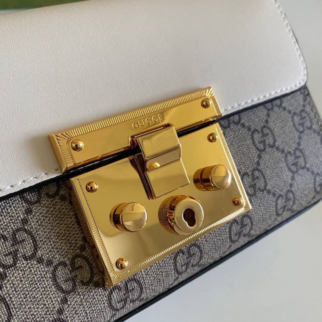 VIP GIFT 】หนังแท้ GUCCI Padlock small shoulder bag GG Supreme canvas กระเป๋าสะพายไหล่ขนาดกะทัดรัด เหมาะกับวันสบายๆ แต่ยังคงความหรูหราตามแบบฉบับแบรนด์ คุ้มค่าน่าใช้ งานจริงสวยมากๆ ค่ะ