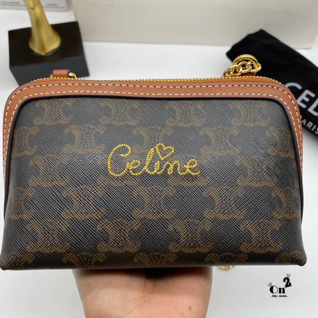 CELINE POUCH 16cm / CELINE TRIOMPHE Triumphal Arch Canvas / CELINE CLUTCH WITH CHAIN ภาพถ่ายจากสินค้าจริง พร้อมส่งที่ไทย ใช้งานต่างประเทศได้ กระเป๋าคลัทช์ดีไซน์เรียบหรูออกแบบมาได้อย่างลงตัว