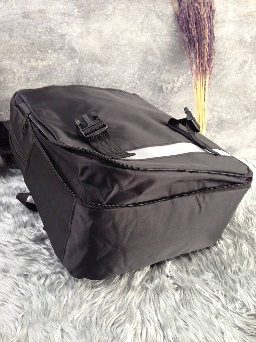 Adidas original Large backpack กระเป๋าเป้ใบใหญ่ วัสดุ nylon เนื้อหนา ดีไซน์ล่ย original brand เปิดปิดด้วยตัวล็อคคู่ด้านหน้า และซิป ด้านข้างมีช่องใส่ขวดน้ำ ภายในกว้าง แบ่งเป็นสัดส่วน ใส่ Laptop ได้ มี support กันกระแทก สายสะพายยาวปรับได้ ใช้ได้ทั้ง ช และ ญ