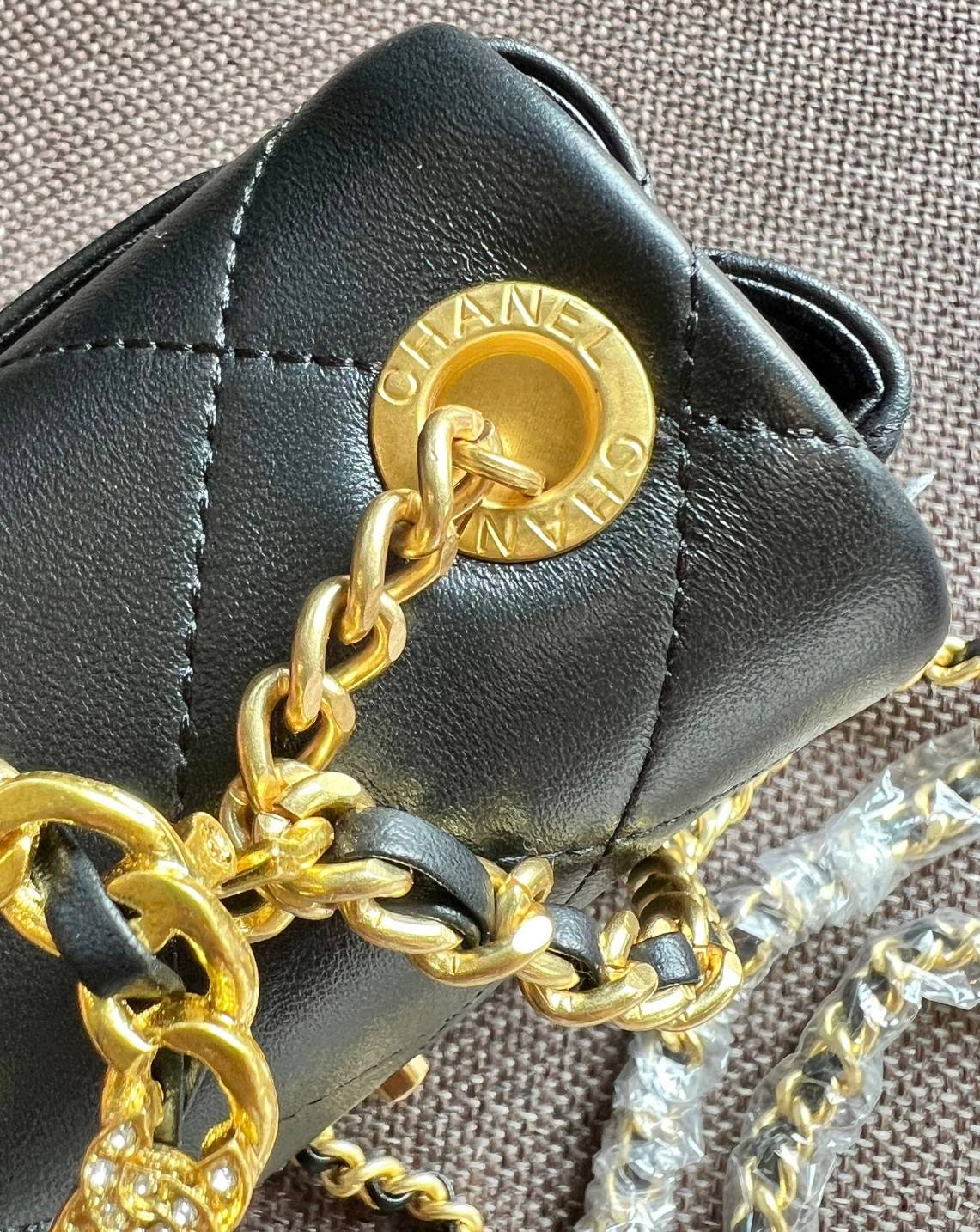 Chanel Mini Flap Bag with Top Handle 6.5" /CHANEL CHAIN SHOULDER BAG จัดไซด์เล็กมาให้ด้วย เพราะแต่ละคนชอบไม่เหมือนกัน😘 หนังสวย เรียบ สัมผัสนุ่มมือ น่าใช้มากๆ