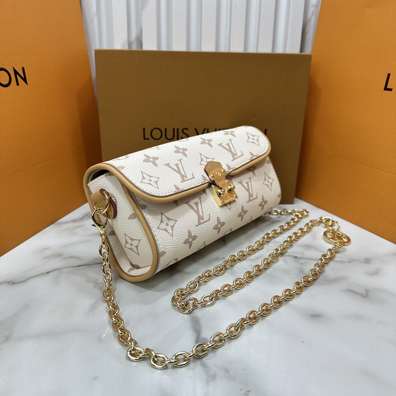 ORI หนังแท้ | LV Pochette Camille bag Monogram Dune Canvas กระเป๋าสะพายทรงพอส สายโซ่สีทองสวยงามหรูหรา ตกแต่งตัวล็อกแบบ S lock สีทองเข้ากันลงตัวกับสายโซ่ถอดได้