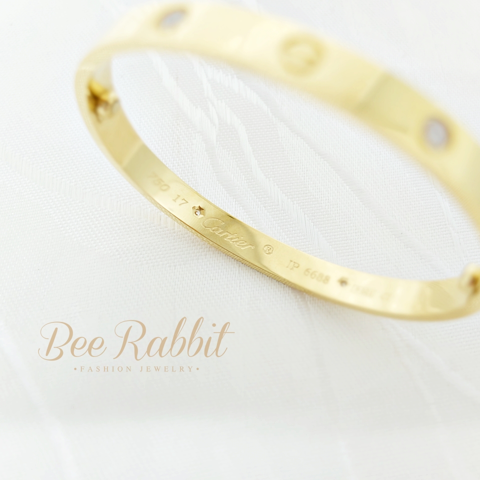 กำไลข้อมือสแตนเลสสีทอง สลัก cartier ประดับเพชร พร้อมที่ขันน็อต งานพรีเมี่ยม