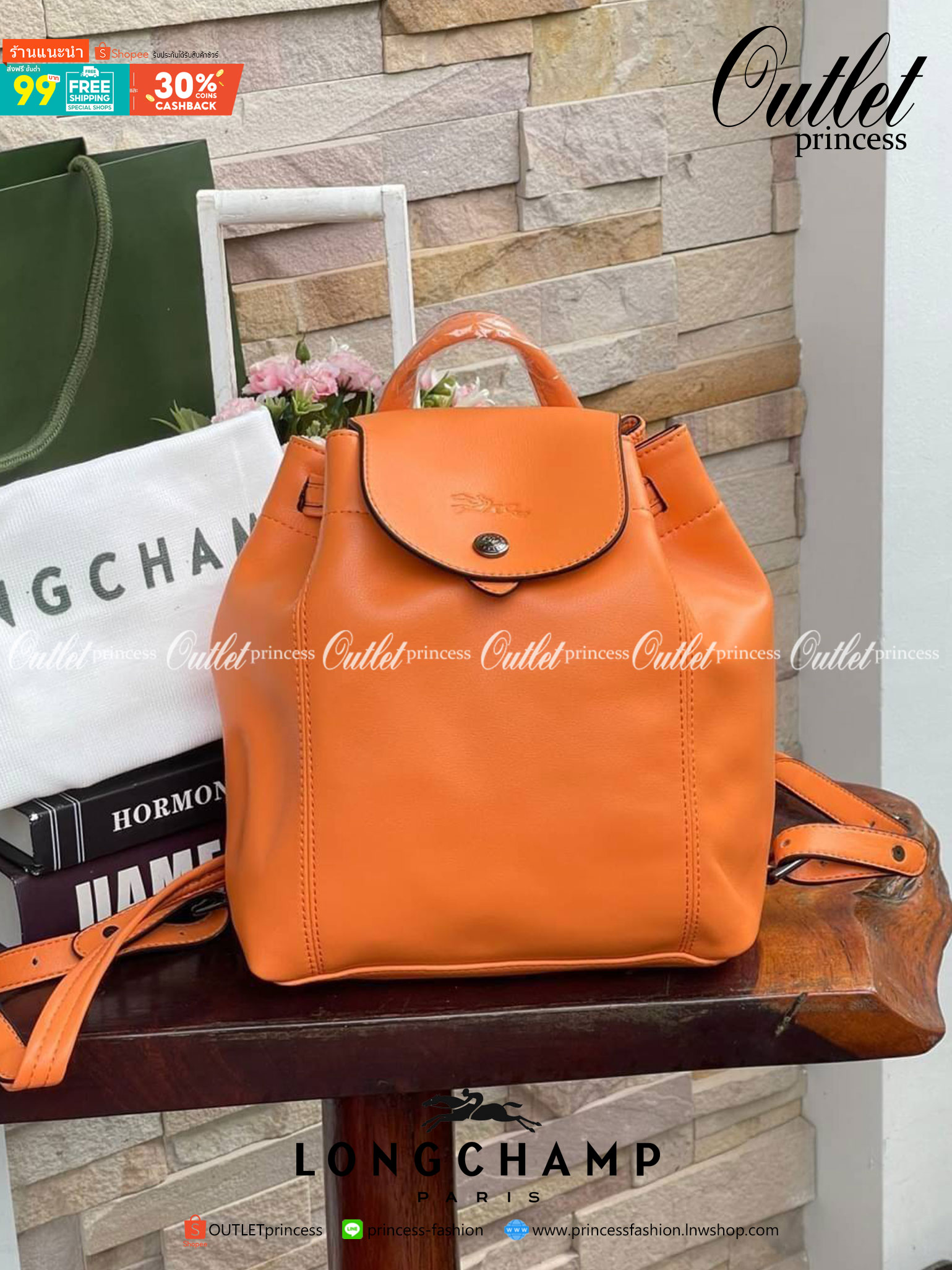 Longchamp Le Pliage Cuir Xs Leather Backpack แบรนด์ติดเทรนด์ตลอดไม่เคยเปลี่ยนกับ ทรง Le Pliage Cuir หนึ่งในตระกูลกระเป๋าสุดไอคอนิกจากแบรนด์ เมื่อรุ่น Le Pliage Cuir ในรูปแบบของหนังแกะ Metis ได้ถือกำเนิดขึ้นในปี 2012 เป้ที่มีการจัดการปรับดีไซน์ให้มีขนาดกำล