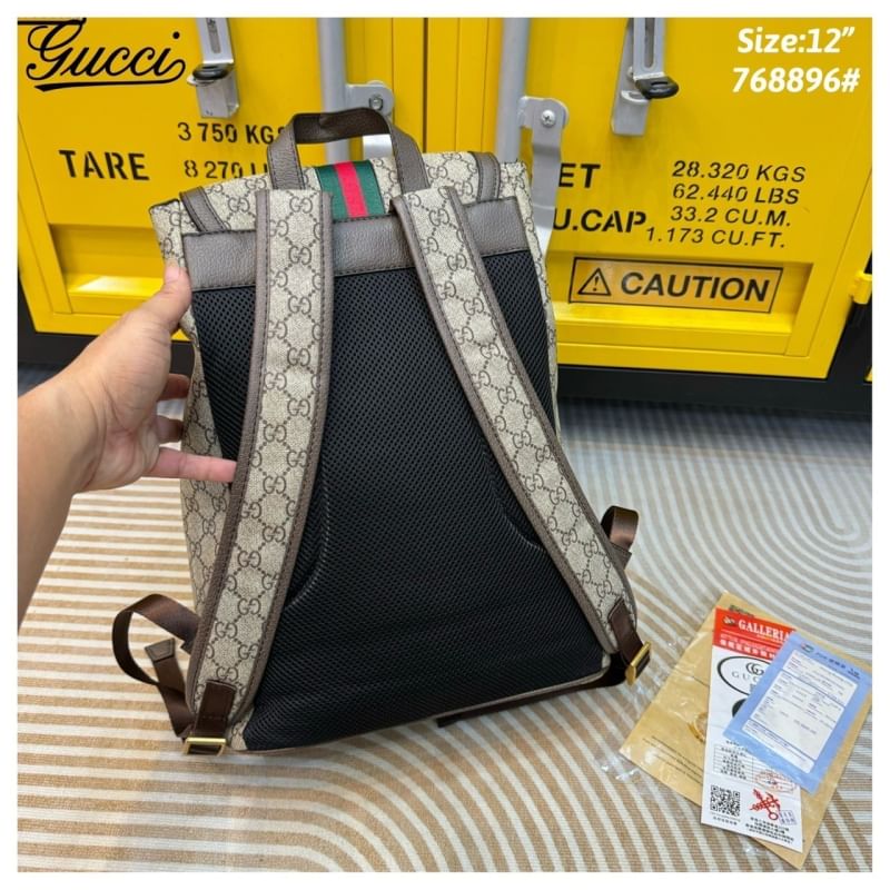 GUCCI Ophidia small backpack กระเป๋าเป้ แคนวาส GG Supreme พาเลตต์สีน้ำตาลเบจที่สวยงามเหนือกาลเวลา โดดเด่นด้วยลาย Double G ขนาดกำลังเหมาะ ไม่เล็กไม่ใหญ่จนเกินไป ใช้งานง่าย