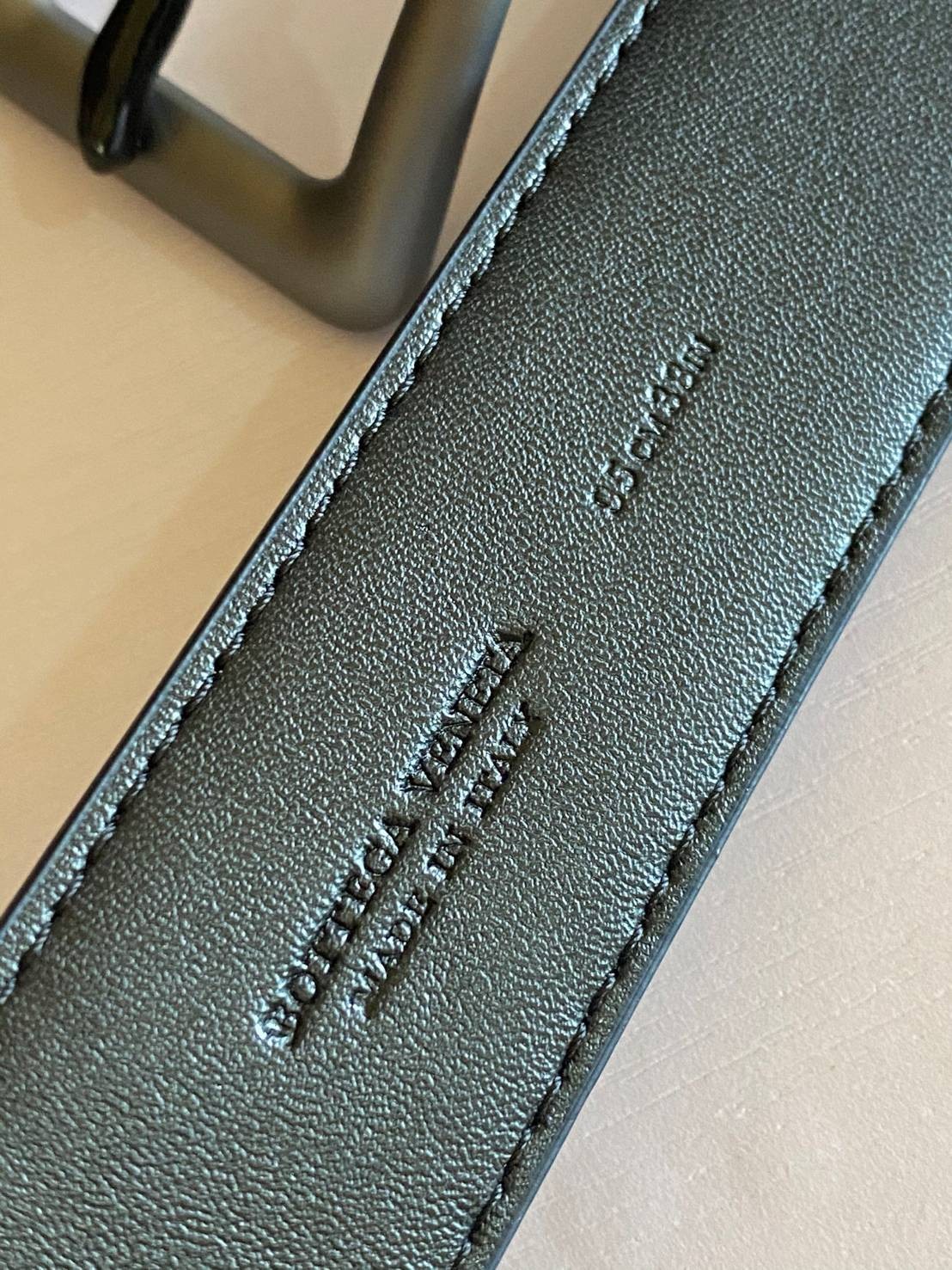 VIP 】♥️ BOTTEGA VENATA BELT เข็มขัดสุดหรูงานหนังแท้ ดีไซน์สุดคลาสสิคสไตล์ พร้อมส่ง 3 สี ภาพสินค้าถ่ายจากงานขายจริง สวยมากค่ะ หนังคุณภาพดีมาก เข้าได้กับทุกลุ๊คสไตล์การเเต่งตัว สวยหรูดูดีมีระดับ ไอเท็มนี้แนะนำเลยค่ะ!