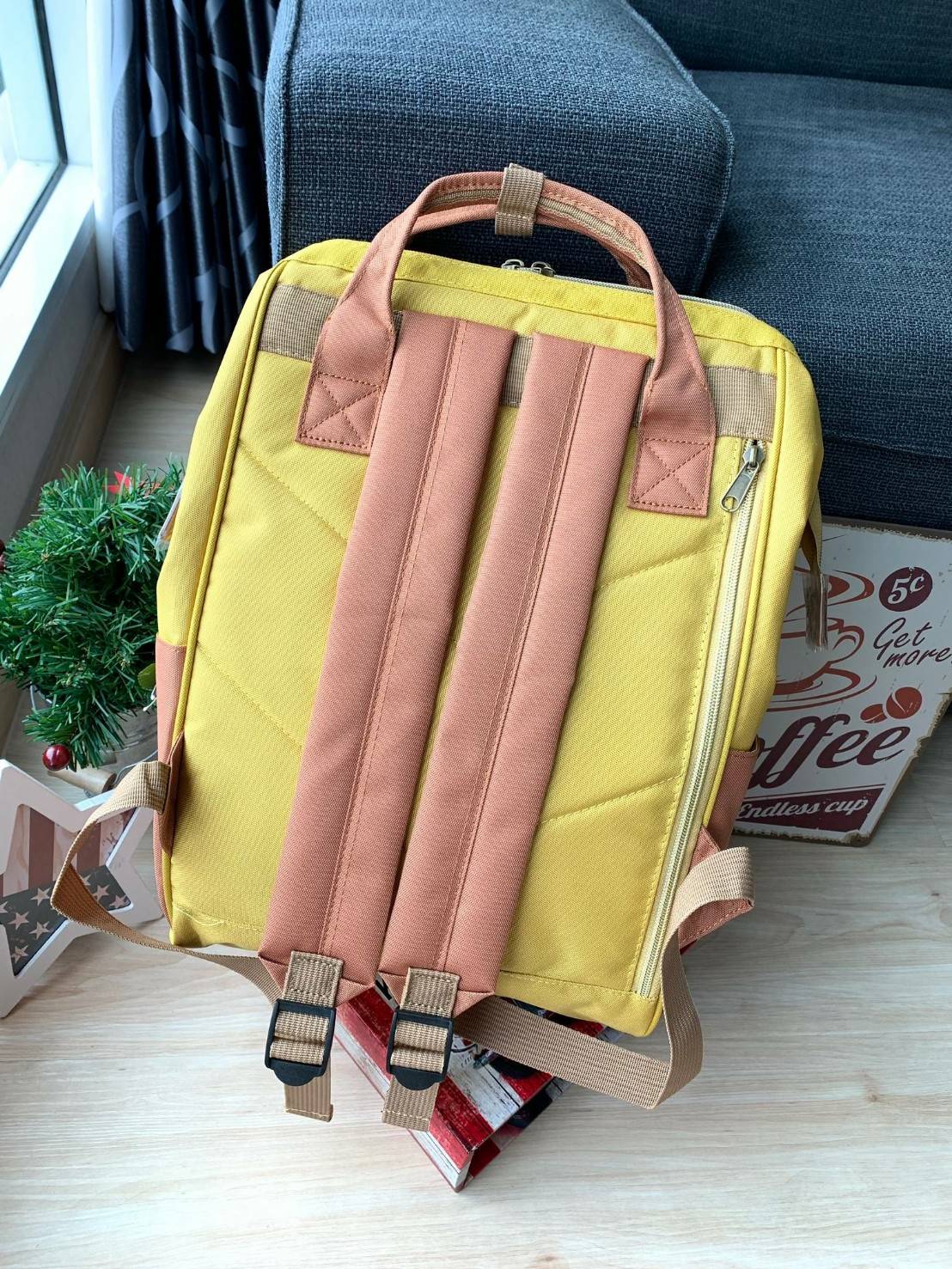 Belle Maison's Disney Fantasy Bags! รุ่น Classic Backpack จากBellemaison แห่งเดียวในประเทศญี่ปุ่น มีรูปโฉมและสไตล์ใช้งานคล้ายแบรนด์ Anello แต่งแต้มสีสันและลวดลายเพิ่มเติมลงบนกระเป๋าจากเหล่าการ์ตูนของดิสนีย์ เป็นรุ่นลิมิเตทสุดๆที่ออกมาไม่บ่อยเลยคร้า!!