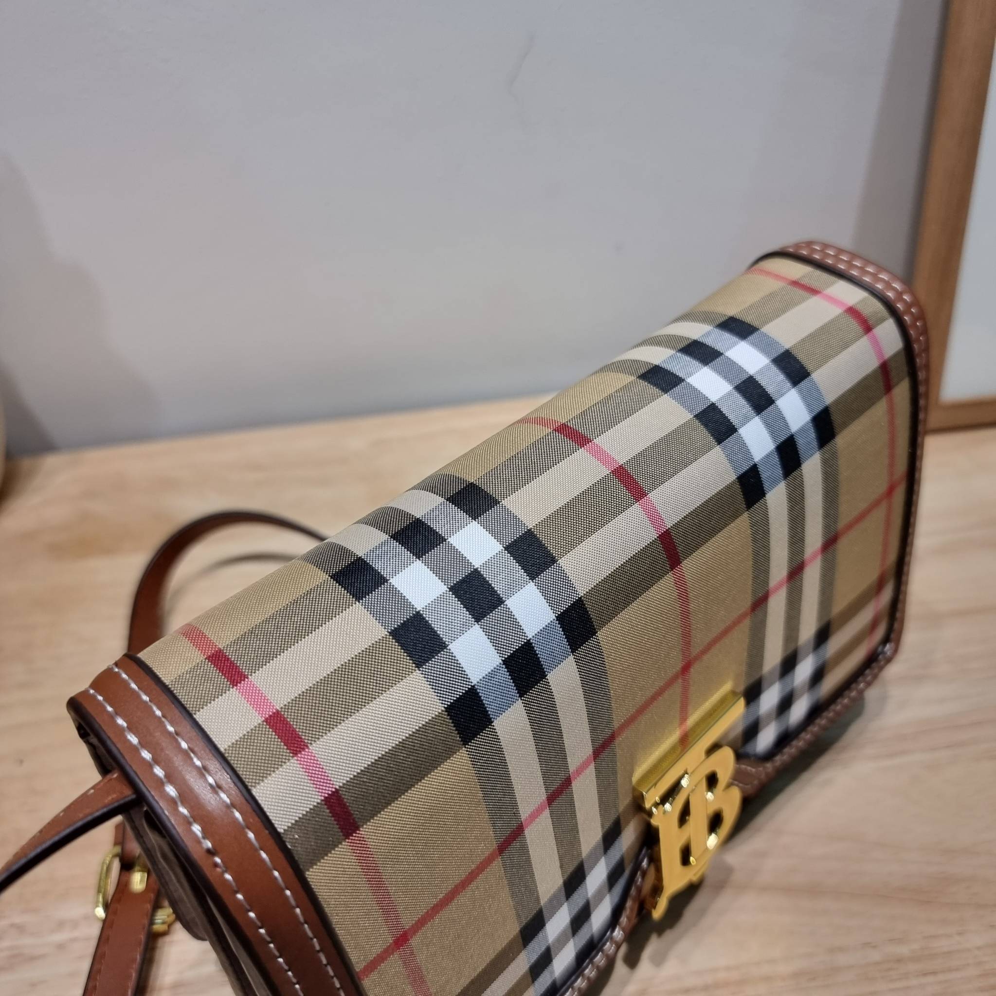 BURBERRY FRAGRANCES CROSSBODY BAG / BURBERRY SMALL CHECK CANVAS AND LEATHER TB BAG เบสท์ไอเท็ม!! คอลเลคชั่นที่ปังตลอดปี