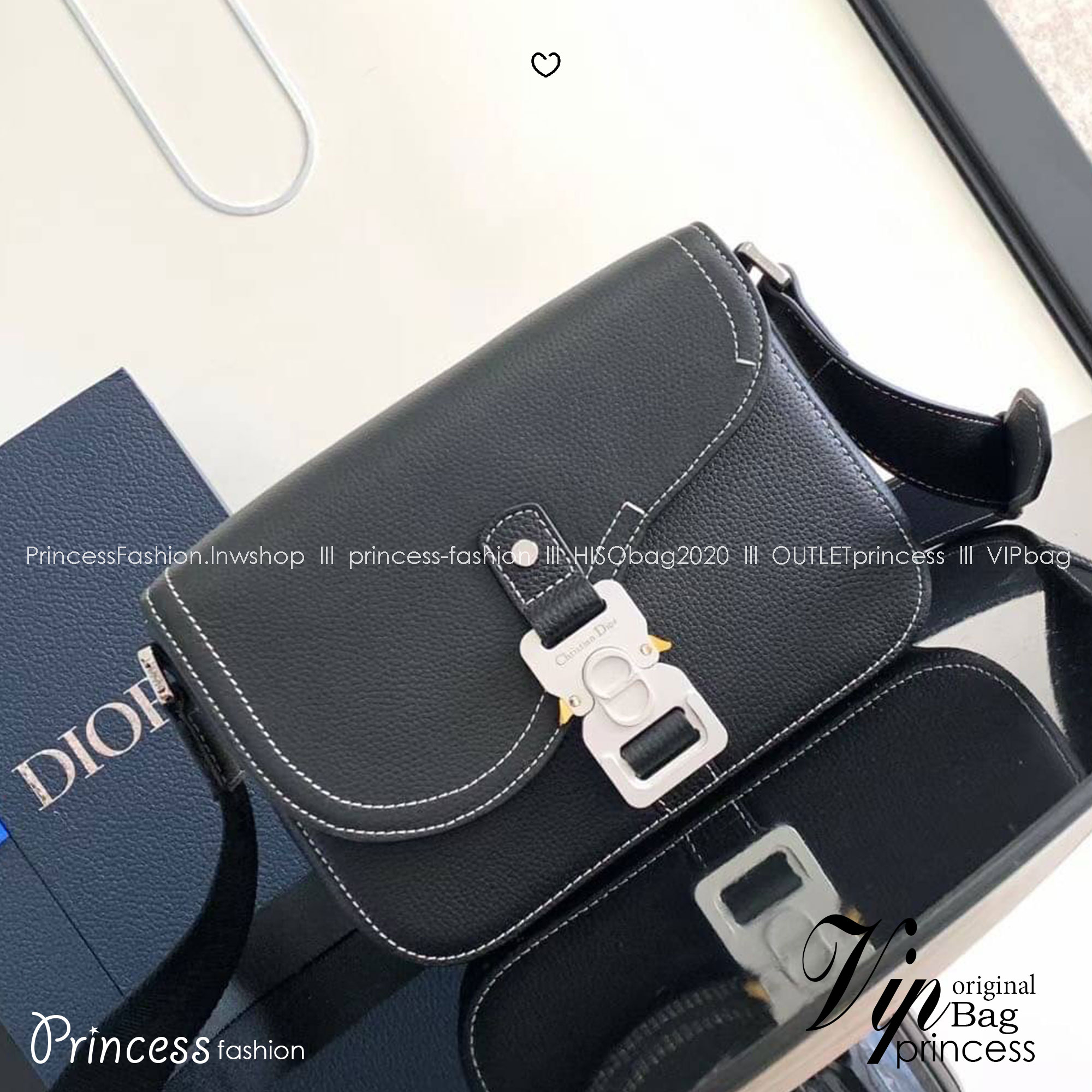 DIOR Small Saddle Messenger Bag with Flap / Khaki / Black / Oblique Jacquard with Grained Leather กระเป๋าสะพายทรงแมสเซ็นเจอร์ รุ่นยอดนิยมของท่านชาย เกรดท็อปออริ สลับแท้ 1:1