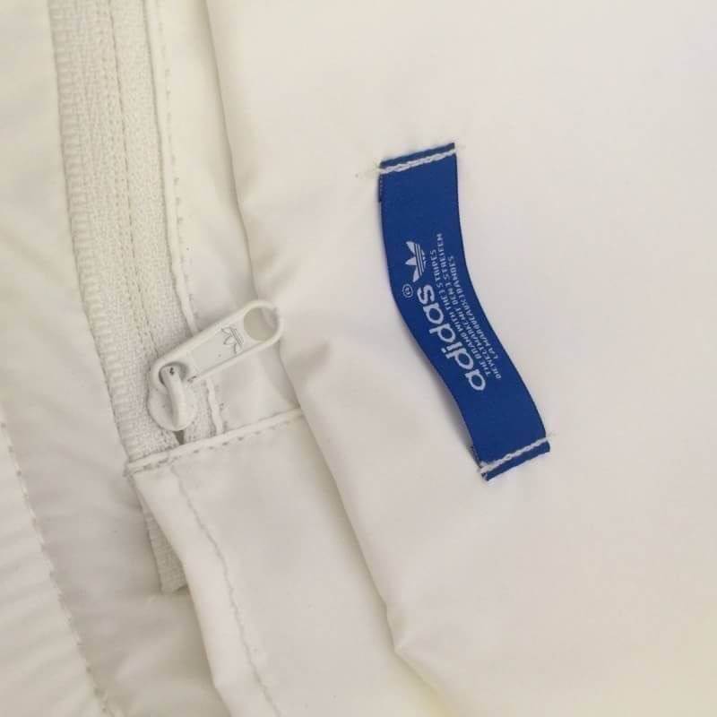 Adidas 3D Roll Top Backpack กระเป๋าเป้ Unisex ดีไซน์สุดฮิตสไตล์ ISSEY MIYAKE ใช้ได้ทั้งชายและหญิง เปิดปิดแบบ Roll Top ด้านหน้ามีโลโก้ ด้านหลังมี1ช่องซิป หัวซิปตีแบรนด์2ฝั่งตามคอลเลคชั่นY2018สวยดูดีใบใหญ่กำลังดีน้ำหนักเบา ภายในกว้างและจุ มีโลโก้ ช่องซิปช่อ