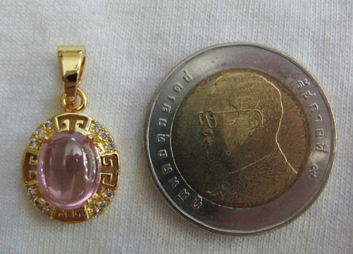 สินค้าหมดค่ะ จี้พลอยมณีใต้น้ำ(เพชรพญานาค)สีชมพูแบบเล็กเลี่ยมกรอบประดับเพชร(ทุกราศี)เสริมโชคเสริมดวงค่ะ