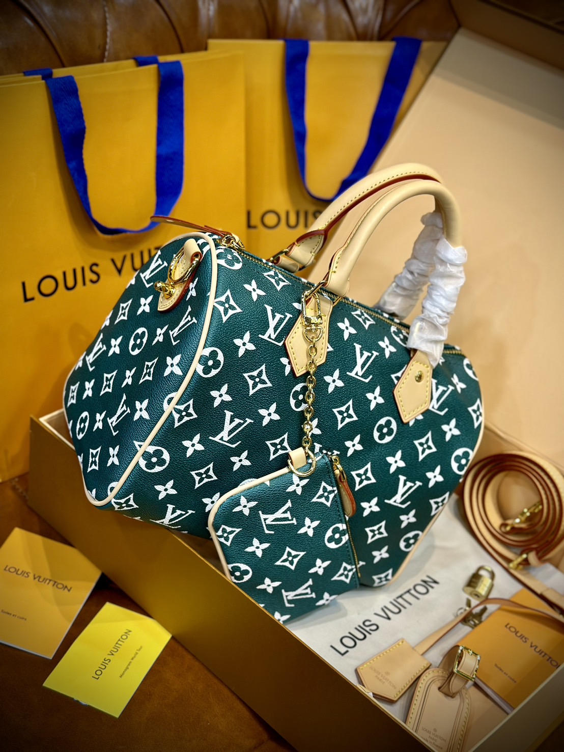 LV Speedy P9 Bandoulière 25 กระเป๋าสะพายสปีดี้รุ่นใหม่หรูหรา กระเป๋าทรงหมอนท็อปฮิตดีไซน์ใหม่ต้อนรับฤดูร้อน โดดเด่นด้วยการตกแต่งลายพิมพ์สดใส รูปทรงสวยตลอดกาล