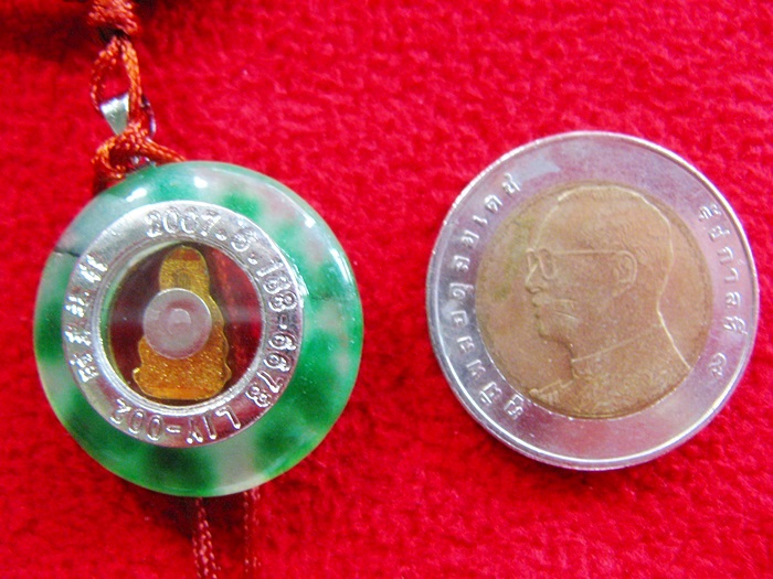 สินค้าหมดค่ะ สร้อยคอจี้หยกเจ้าแม่กวนอิมองค์สีทองปางถือขวดน้ำทิพย์(เสริมดวงคนเกิดราศีมังกร,ปีมะโรง,ปีมะเส็ง)แบบ4ค่ะ