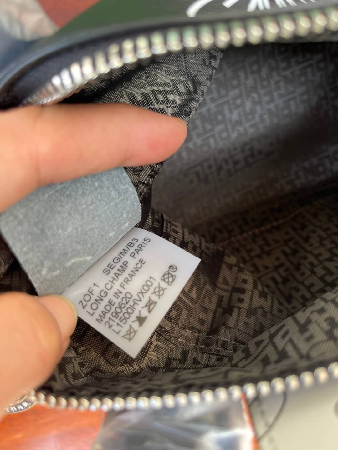 Longchamp year of the Ox Capsule / Longchamp Year of OX LE PLIAGE CUIR TOP HANDLE BAG XS ต้อนรับปีวัวด้วยคอลเล็คชั่นพิเศษ วัสดุหนังเมทิส (Metis) หรือหนังแกะเนื้อนุ่มมาพร้อมหูจับขนาดสั้นเหมาะถนัดมือ