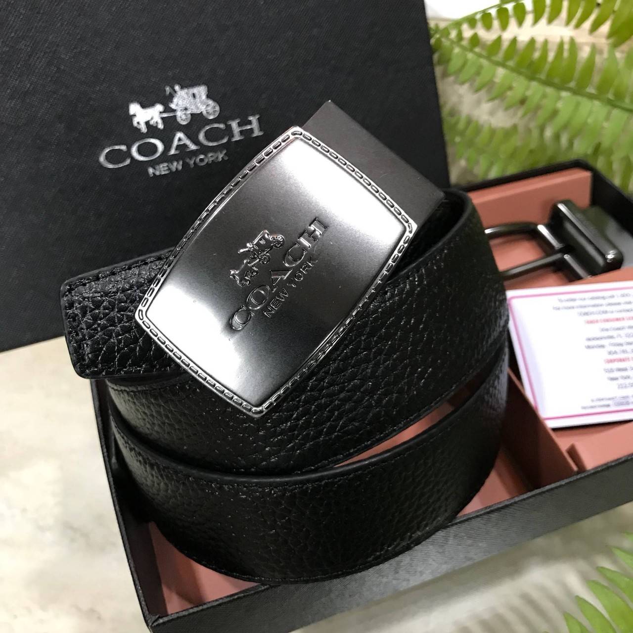 NEW ARRIVAL! ห้ามพลาดเซทสุดคุ้ม ซื้อ1ได้ถึง2! COACH BELT VALUE PACK BOX SET เซทเข็มขัด 2in1 Limited Edition จาก Coach Factory ในเซทมีหัวเข็มขัด2แบบ2สไตล์สวยน่าใช้พร้อมสายเข็มขัดสามารถใช้ได้ทั้ง2ด้าน2สีดำน้ำตาลให้หนุ่มๆสลับใช้ได้ถึง 4 รูปแบบในเซทเดียวไม่จำ