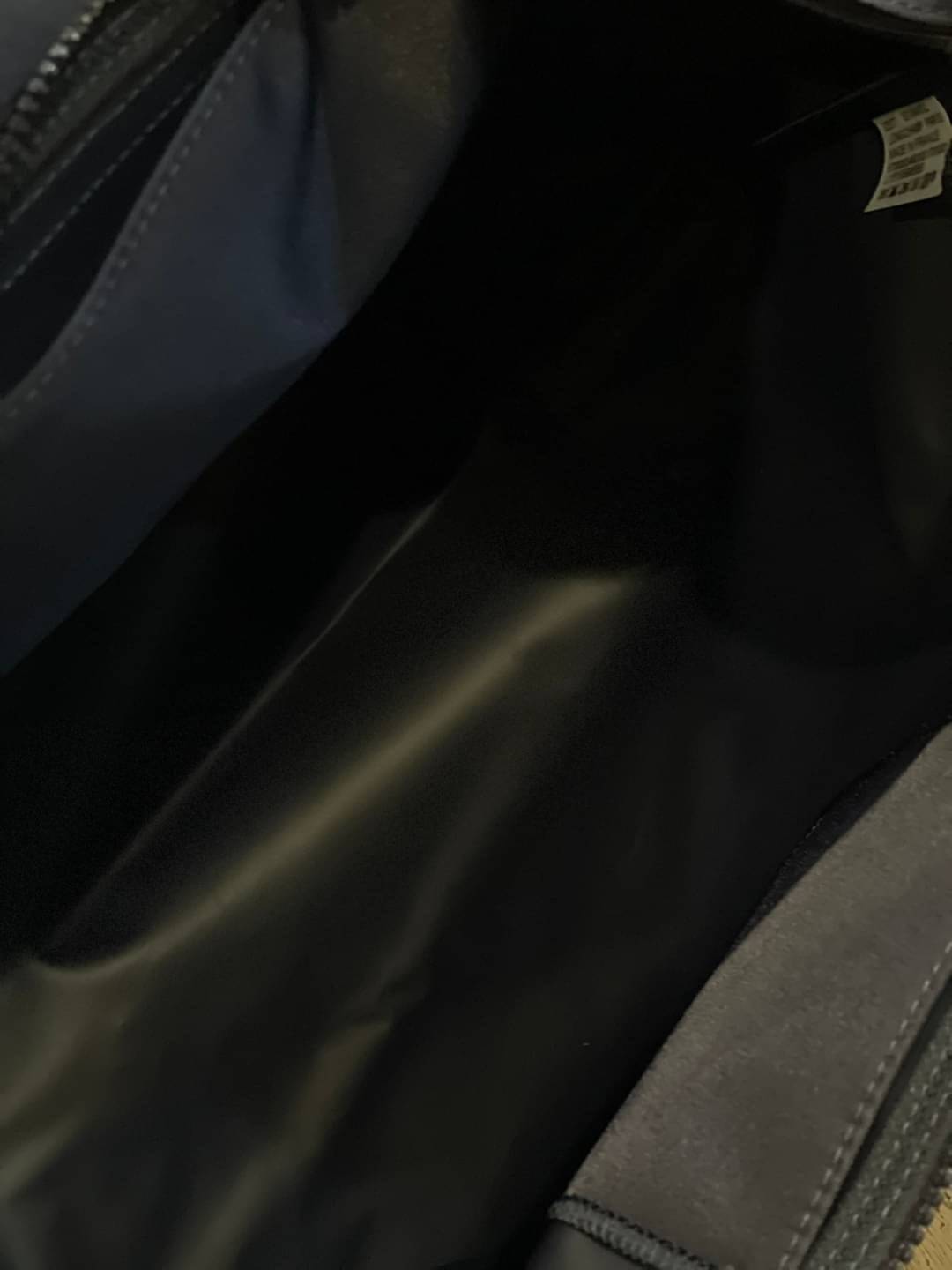 8สี พร้อมส่ง Longchamp LE PLIAGE NÉO TOP HANDLE BAG (medium size) อีกหนึ่งรุ่นยอดนิยม ที่สาวๆ ต้องมีไว้เก็บไว้สักใบ กระเป๋าโท้ทใบนี้ มาพร้อมกับสีที่มีสไตล์เรียบง่าย มีสายสะพายยาวปรับสั้นยาวได้ช่วยให้คุณสามารถสะพายไหล่ได้อย่างสบาย ในตัวสายปักโลโก้อันเป็นสั