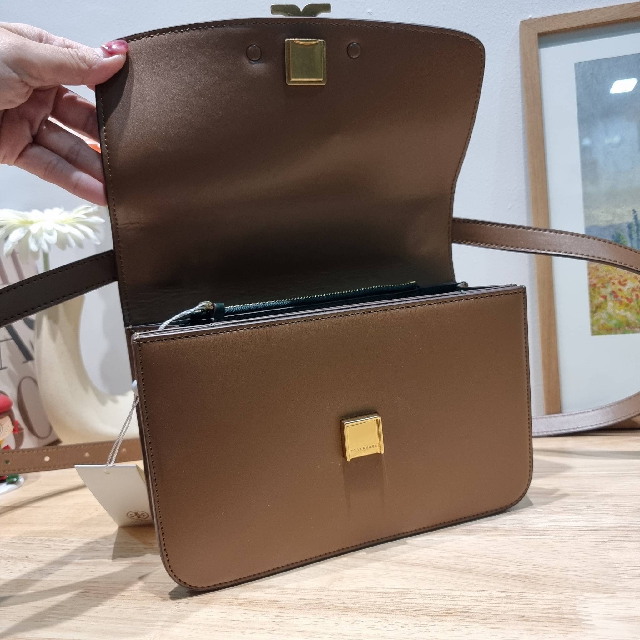 Tory Burch Bag / TORY BURCH ELEANOR CONVERTIBLE SHOULDER BAG รุ่นยอดนิยม กับไซส์ใหม่ ใหญ่จุคุ้ม! กระเป๋าสะพายข้าง ดีไซน์อยู่ทรง เรียบหรู! ผู้ดีกว่าใคร