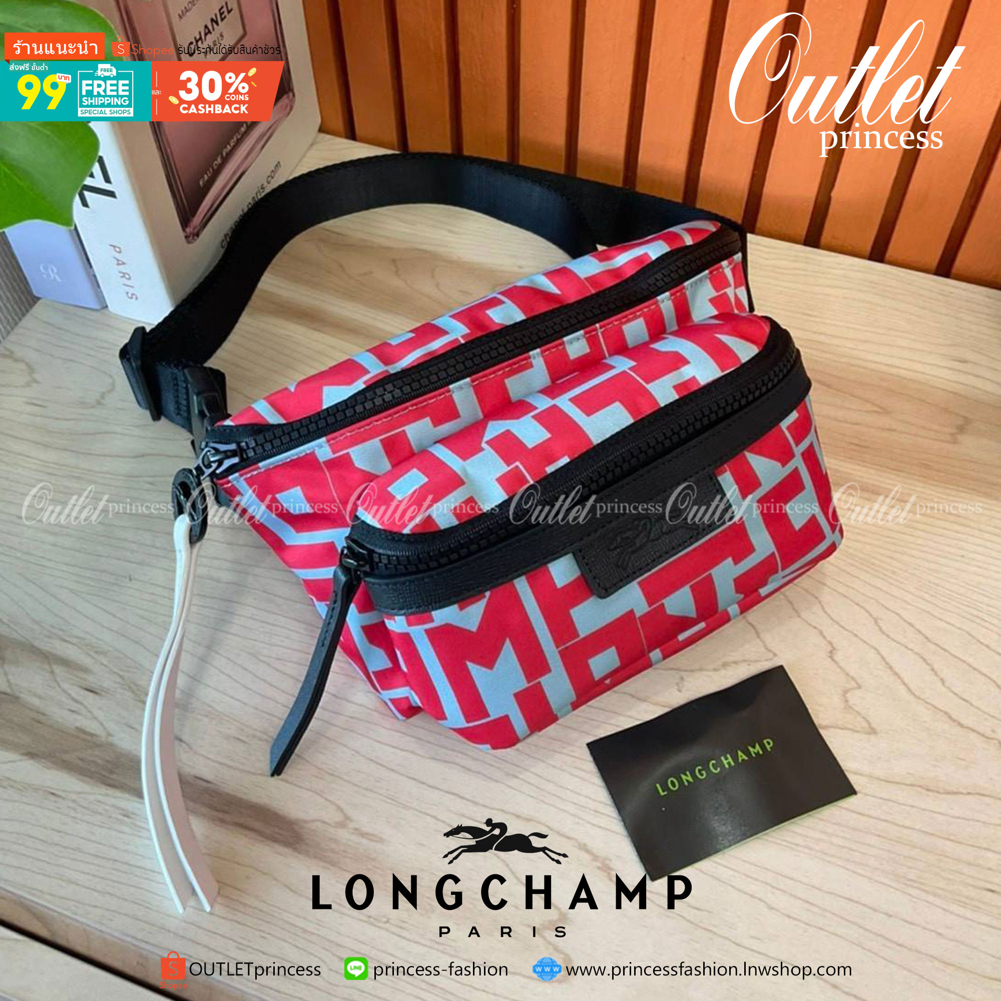 ของแท้ 💯% Longchamp Le Pliage Graphic Nylon Belt Bag กระเป๋า คาดอก / คาดเอว ลายกราฟฟิก วัสดุเนื้อผ้า Nylon Canvas เคลือบกันนำ้ ตัดด้วยหนังแท้ที่มีน้ำหนักเบา มี 2 ช่องซิปสะดวกใช้ ดีไซน์เรียบง่ายแต่เต็มไปด้วยความคลาสสิก ที่จับหัวซิปปั้มแบรนด์ จุของไ