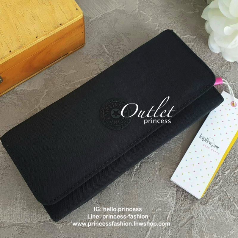 Kipling Brownie long tri-fold wallets กระเป๋าสตางค์ยาวแบบ3พับตอน วัสดุกันน้ำ เปิดปิดด้วยกระดุมแป๊ก มีช่องใส่ธนบัตรหลายช่อง ช่องเสียบการด์ได้ถึง13ช่อง และใส่รูปภาพได้อีก2ช่อง ช่องซิปใส่เหรียญ ที่จับหัวซิปปั้มแบรนด์ ใบนี้คุ้มมากๆคะ ขนาดกำลังดี พกพาสะดวก ช่อ