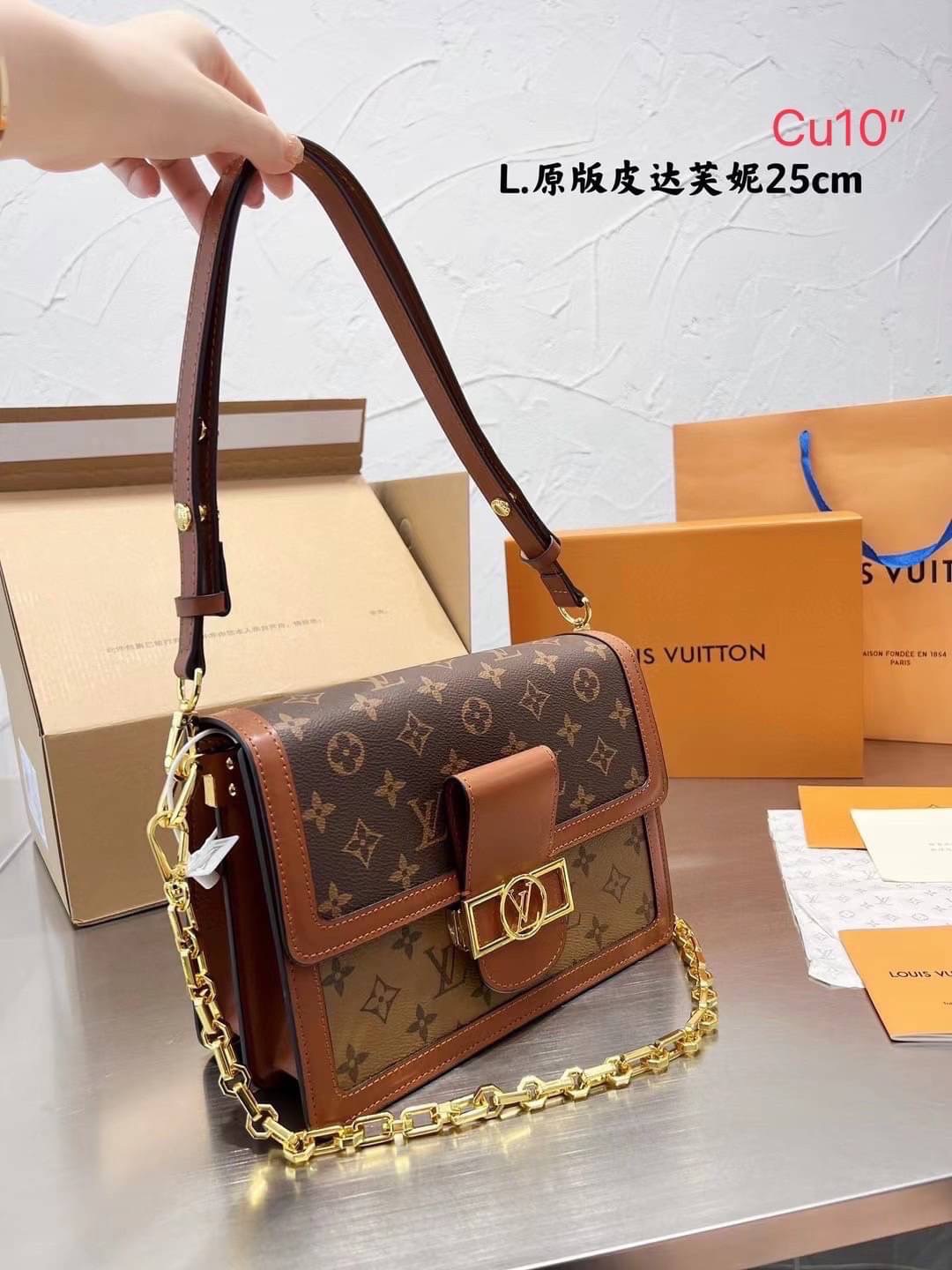 LOUIS VUITTON DAUPHINE Bag พร้อมส่ง กระเป๋าสะพายคงความคลาสสิคและสวยหรู ภายในแบ่งสัดส่วนใช้งานง่าย **ล็อทราคาพิเศษสุดคุ้ม งานสวยเกินราคา ภาพถ่ายจากงานจริง