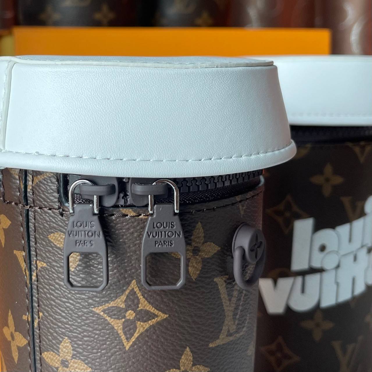 LOUIS VUITTON COFFEE CUP limited งานหนังแท้สวยมาก ใส่โทรศัพท์ได้ มีพื้นที่ว่างให้ใส่กระเป๋าตังค์ยาวได้อีกด้วย น่ารัก เก๋ๆ คูลๆ เลยค่าา