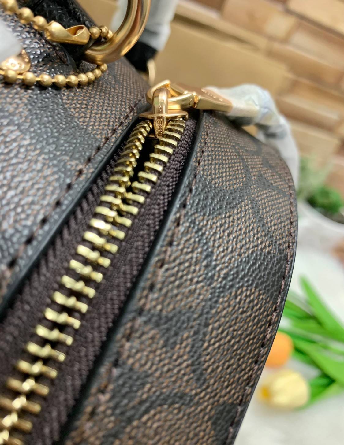 COACH JORDYN BACKPACK IN BLOCKED SIGNATURE ((76622//76624//76715)) พร้อมส่ง กระเป๋าสะพายหลังแบบมีหูหิ้ว หนังแท้ หนังนิ่มอย่างดีเลยค่า ด้านหน้ามีช่องซิปหนึ่งช่องสำหรับใส่ของจุกจิกนะคะ เปิดปิดช่องหลักแบบซิปคู่ หัวซิปมีหนังห้อยมาให้ ภายในกระเป๋าโล่งใส่สัมภาร