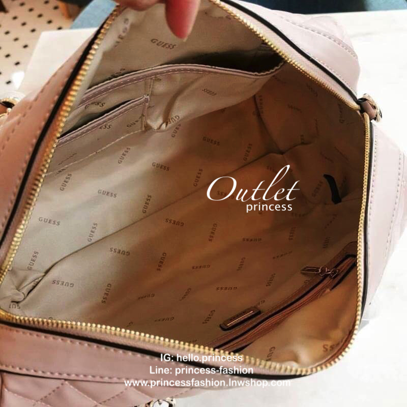 GUESS SWEET CANDY LARGE SATCHEL Handbag รุ่นใหม่หนัง PU นิ่ม เย็บลายตาราง ภายในกว้าง มีช่องซิปภายใน ตัวสายแต่งด้วยโซ่ทองร้อยหนัง สายสะพายถอดและปรับความยาวได้