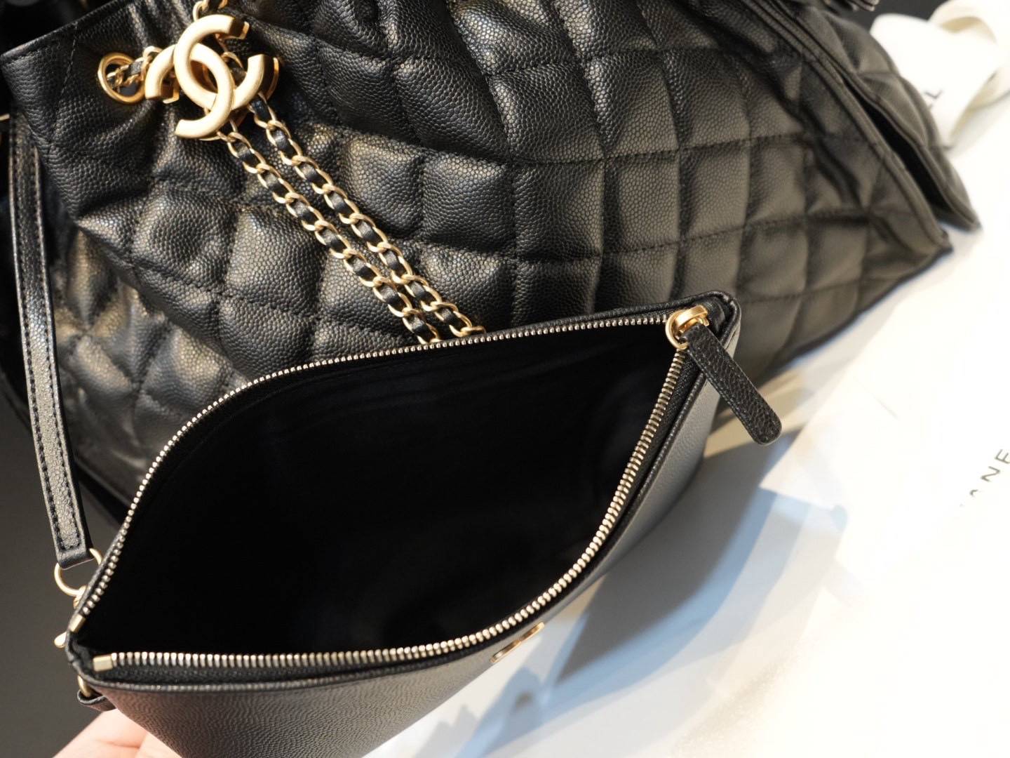 TOP ORI หนังแท้ | มีรองบ่า CHANEL 25 Medium Handbag Spring-Summer 2025 กระเป๋าสะพายรุ่นใหม่สุดฮอตแห่งปี หนังแท้ลายเกรน ที่สุดแห่งความไอคอนิก มาพร้อมใบเล็ก อะไหล่สีทองสวยหรู