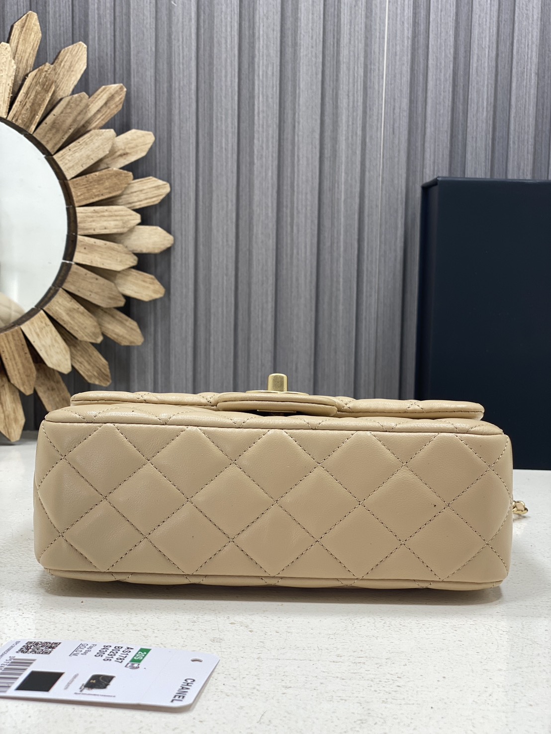 ORI หนังแท้ | Chanel Classic Flap Bag กระเป๋าสะพายรุ่นคลาสสิก สายประดับบอลโลโก้สวยหรูอะไหล่สีทองสวยงาม