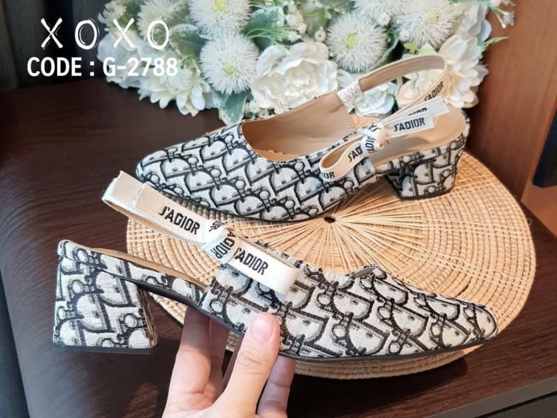 Christian dior Thick Low Heel Shoes งานสวม ชนช้อป วัสดุผ้าลายลูกฟูก นุ่มมาก ส้นแท่ง ใส่สบายไม่เมื่อย น้ำหนักเบา แมทส์ชุดง่าย