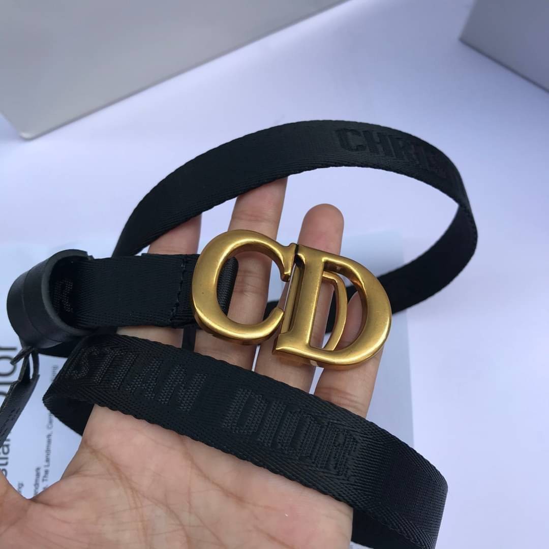 CD ♥️ Dior belt เข็มขัดสุดหรูสายผ้า มาแล้วค่าา งานคูลคุล เท่ๆ ใช้ได้ทั้งหญิงชาย ดีไซน์สุดคลาสสิคสไตล์ Vintage โลโก้ 3D Gold metal สวยงามมากค่ะ เข้าได้กับทุกลุ๊คสไตล์การเเต่งตัว สวยหรูดูดีมีระดับ ไอเท็มนี้แนะนำเลยค่าา
