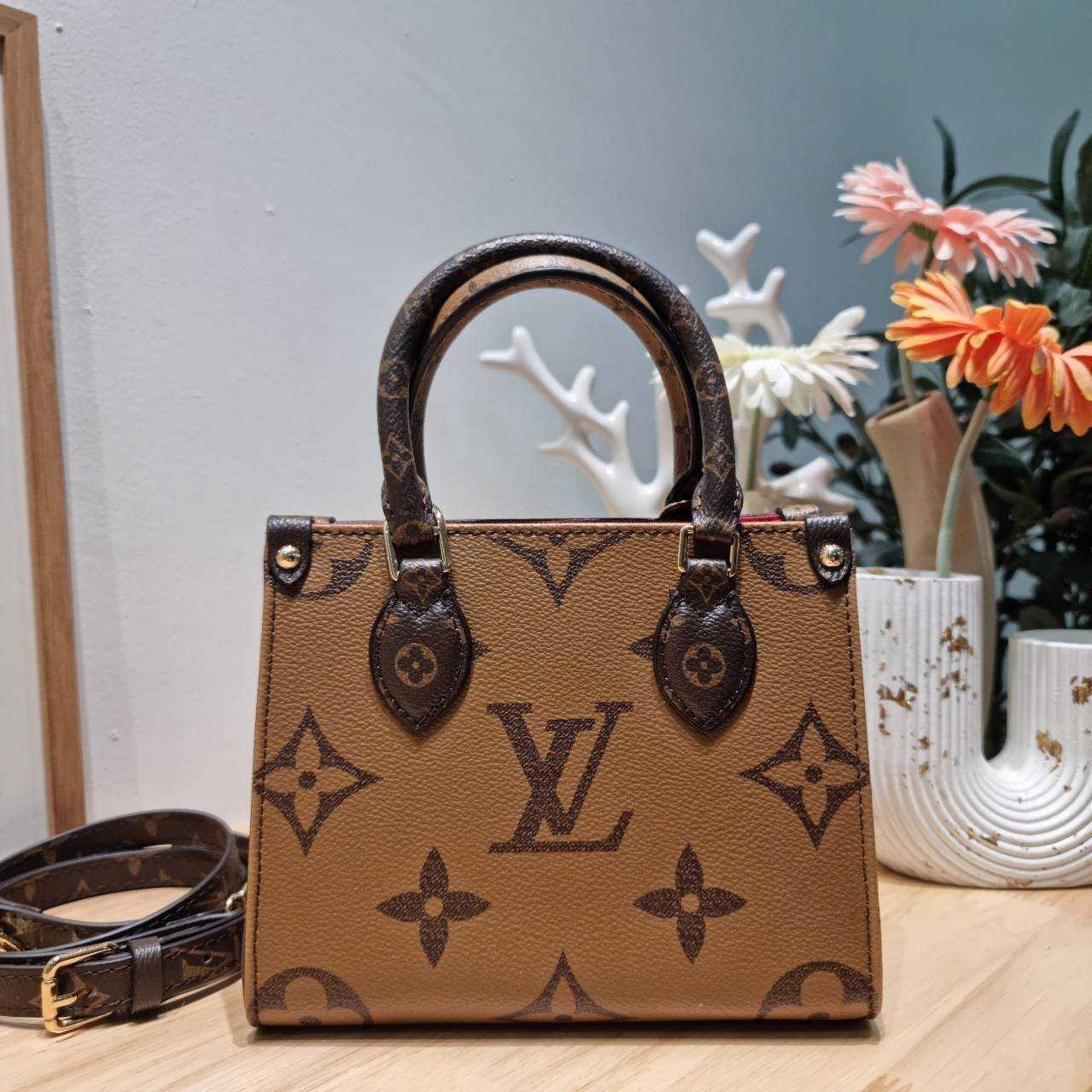 LV OnTheGo BB bag / LV Monogram Tote Bag กระเป๋าทรงโท้ทที่ใครเห็นต้องเป็นคลั่งรัก ยอดฮิต คลาสสิค ผู้ดี หรูหราได้ทุกลุค ทุกสไตล์ มาใหม่ในขนาดมินิมิใจ เกรดวีไอพี ไฮเอน 1:1