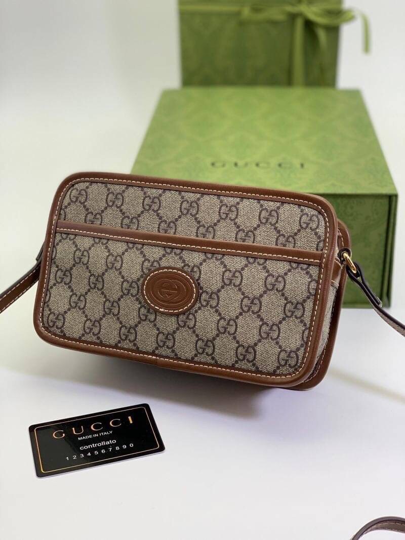 VIP 】หนังแท้ GUCCI Mini Bag With Interlocking G In GG Supreme And Brown Leather พร้อมส่งที่ไทย กระเป๋าสะพายดีไซน์สวย ใช้ได้ทั้งชายหญิง คลาสสิคและน่ารักในตัว ใช้งานง่าย ใช้ได้หลายโอกาส งานหนังแท้ สวยมากค่ะ
