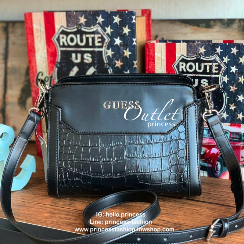 Guess Trylee Cross Body Bag รีออเดอร์รุ่นขายดี!! กับกระเป๋าทรง crossbody ใบนี้ ขนาดกำลังดี ใส่กระเป๋าสตางค์ทรงยาวพร้อมกับมินิไอแพคได้ เปิดปิดด้วยซิปเดียวด้านบน ภายในบุผ้าลาย signature ของ guess มาพร้อมสายสะพายยาว106cmปรับระดับได้ถึง 5 ระดับสามารถถอดสายได้