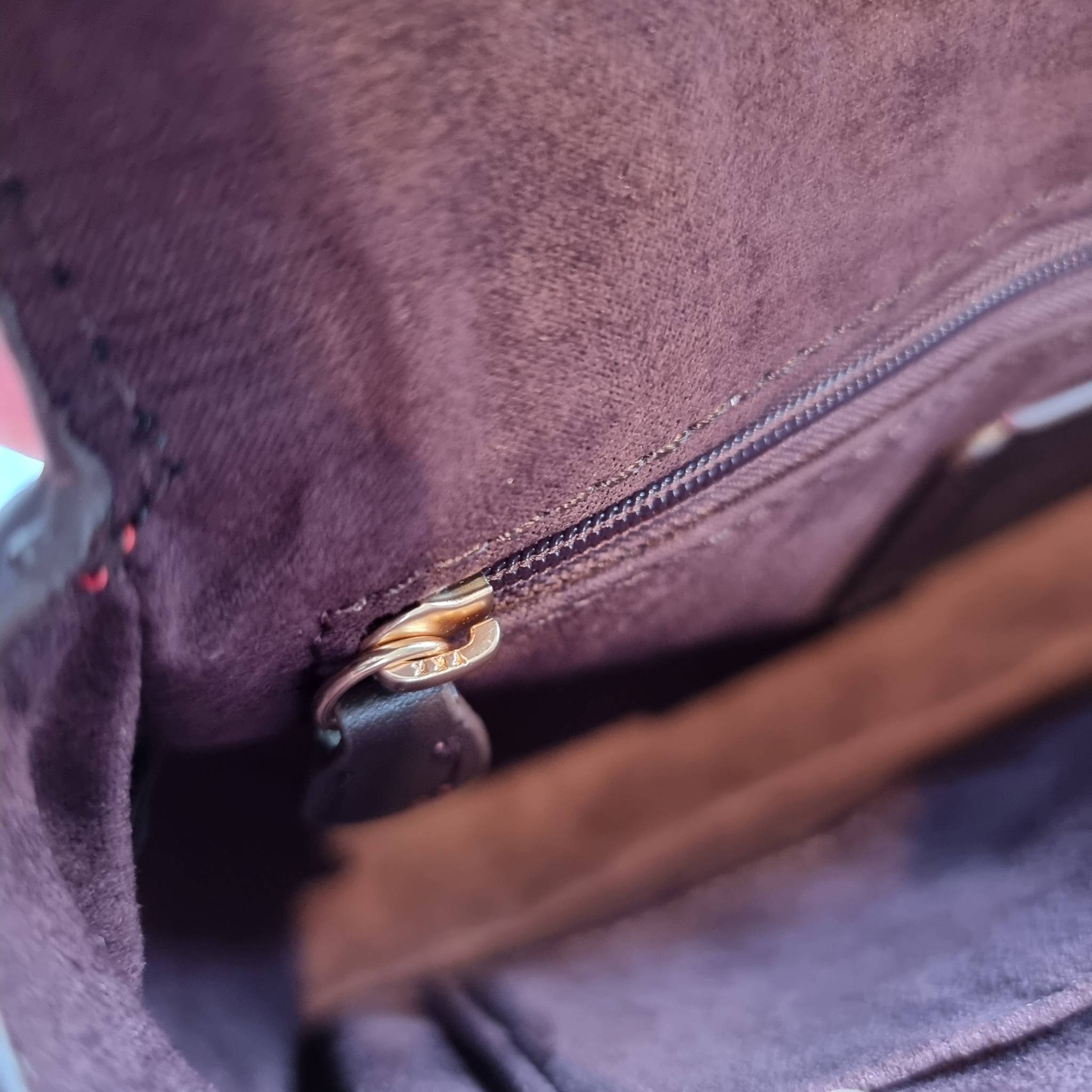 OUTLET 】COACH C5645 MARLIE TOP HANDLE SATCHEL IN SIGNATURE CANVAS WITH QUILTING ดีไซน์ใหม่ กระเป๋าถือ/สะพายข้าง ออกแบบมาไม่เหมือนใคร โดดเด่นด้วยการเย็บบุหนัง โชว์ดีเทลลายเส้น ตกแต่งโลโก้ด้านข้างอะไหล่ทอง วัสดุหนังแคนวาสสลับหนังแท้ เปิด-ปิดด้วยตัวล็อคแน่นห