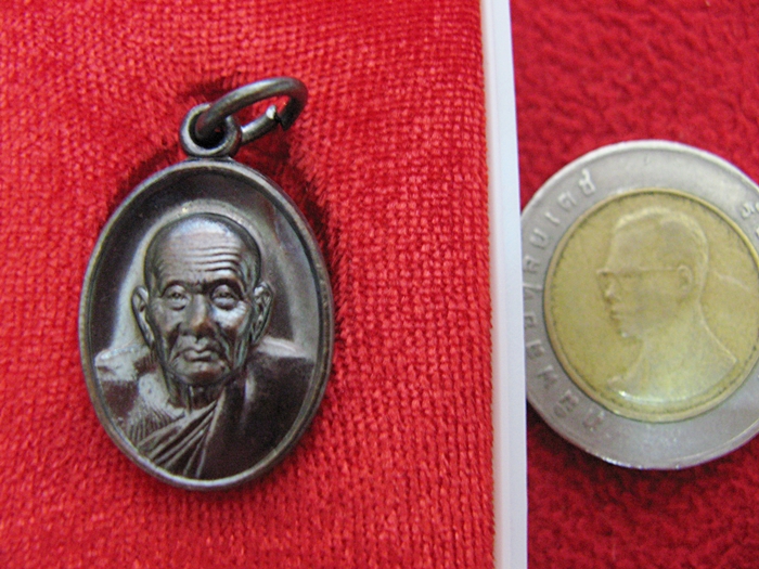 สินค้าหมดค่ะ เหรียญหลวงพ่อทวด ปลุกเสกเสาร์5 เนื้อมันปู ปี2553 พร้อมกล่องเดิมค่ะ