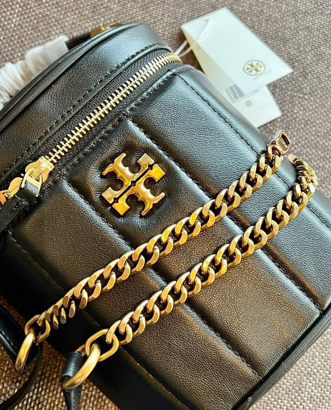 KIRA VANITY SHEEPSKIN / Tory Burch Kira Sheepskin Chain Messenger Handbag ((138999)) ที่สุดของความสวย ที่สุดของความLuxurious พร้อมส่งที่ไทย ล่าสุด! กับกระเป๋าหิ้วก็หรู สะพายข้างก็เริ่ด