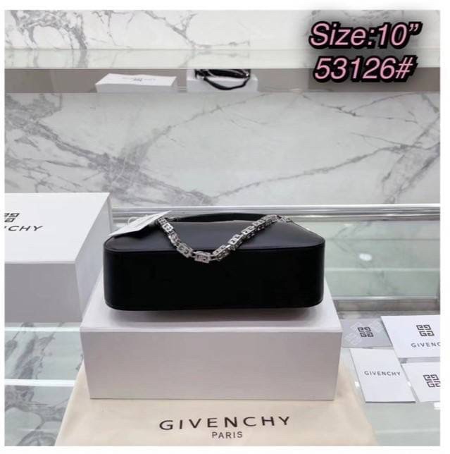 GIVENCHY SMALL MOON CUT OUT SHOULDER BAG 25cm พร้อมส่งที่ไทย กระเป๋าสะพายไหล่งานหนังเต็มใบ หน้าติดโลโก้แบรนด์มาพร้อมสายโซ่ งานสวยตามรูป อะไหล่เงิน สายสะพายปรับระดับได้ เกรดสวยหรู สาวๆ รีบจับจอง อย่าคิดนาน ราคานี้กับคุณภาพถือว่าคับแก้วมั๊กมากกกก