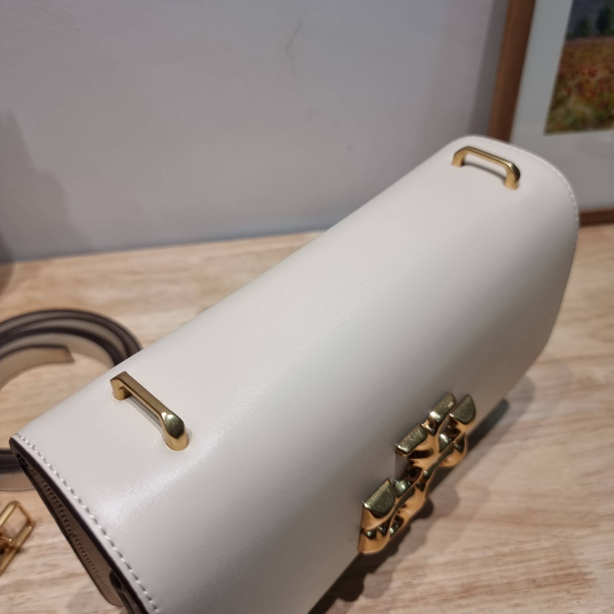 Tory Burch Bag / TORY BURCH ELEANOR CONVERTIBLE SHOULDER BAG รุ่นยอดนิยม กับไซส์ใหม่ ใหญ่จุคุ้ม! กระเป๋าสะพายข้าง ดีไซน์อยู่ทรง เรียบหรู! ผู้ดีกว่าใคร เปิด-ปิดด้วยแถบแม่เหล็ก