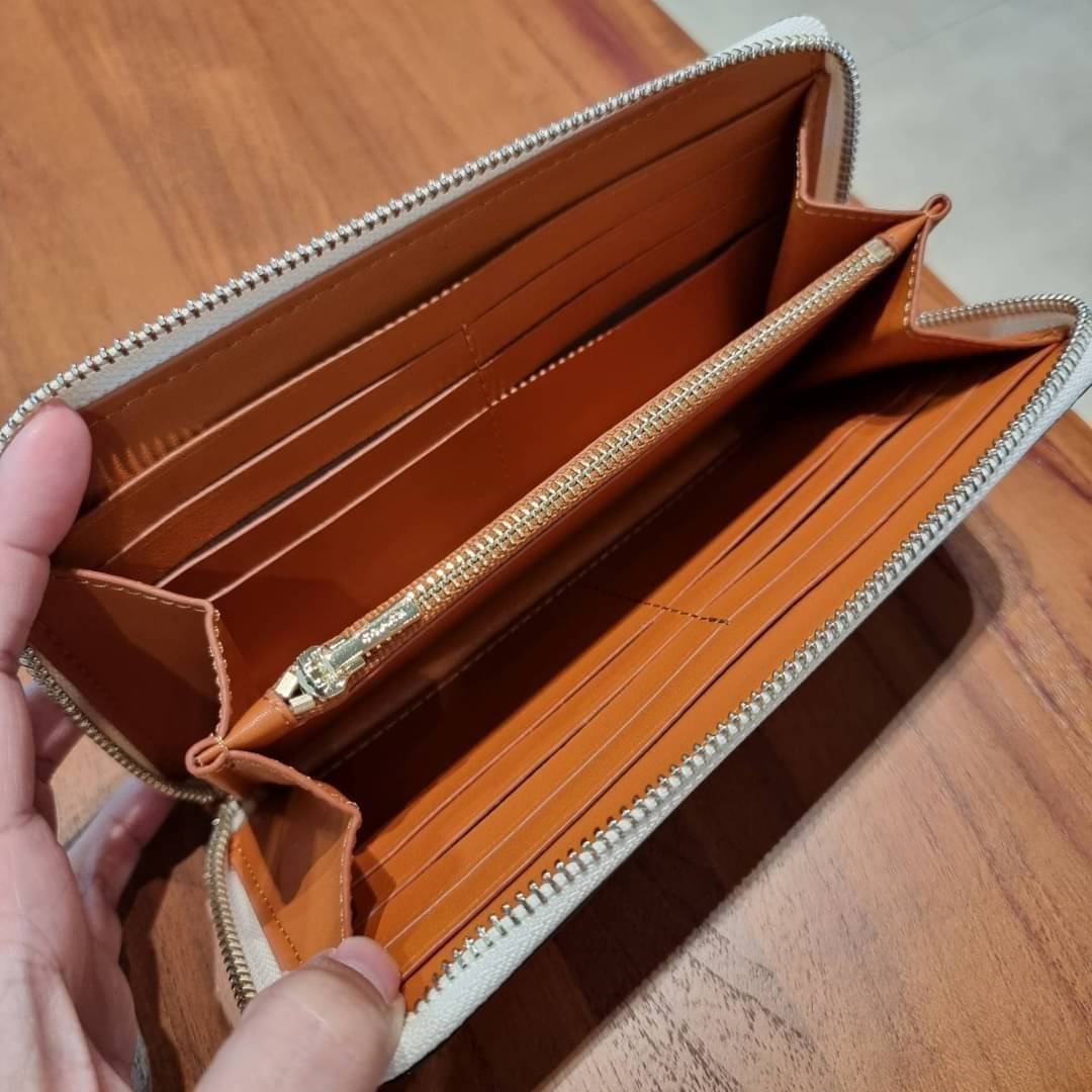 COACH ACCORDION ZIP WALLET IN SIGNATURE CANVAS WITH DAISY BUNDLE / MEADOW PRAIRIE / SPACED WILDFLOWER / DAISY BUNDLE PRINT C0033/F31778/69832 กระเป๋าสตางค์ใบยาว ลวดลายน่ารักน่าใช้มากๆ พื้นเป็นลายซีเอกลักษณ์ วัสดุหนังแคนวาสเคลือบลาย เปิด-ปิดด้วยซิปรอบ ใส่ม