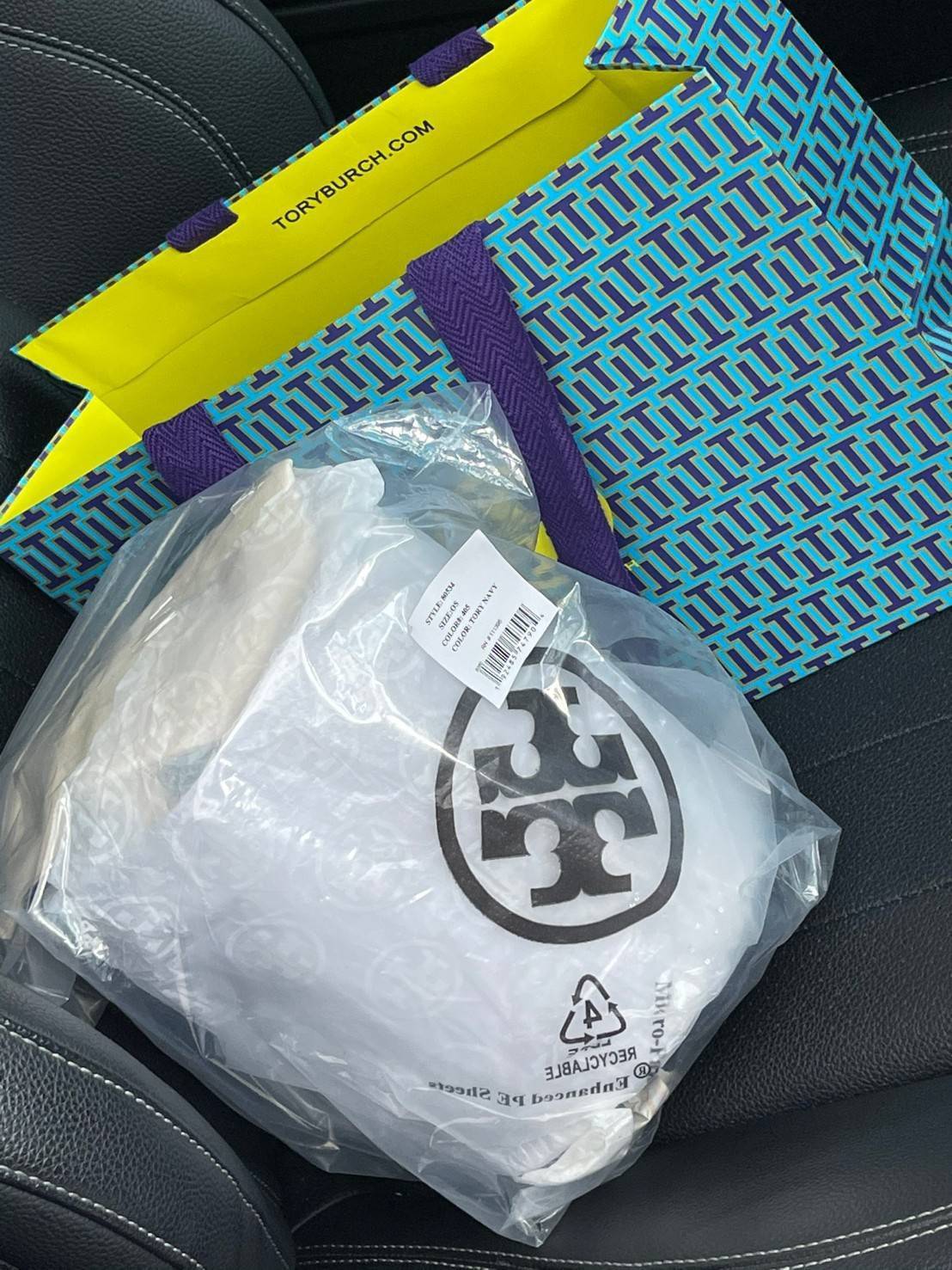 ของแท้ 💯% Mini Tory Burch T Monogram jacquard mini bucket bag เปิดตัวกระเป๋า T MONOGRAM รุ่นใหม่ล่าสุดจาก TORY BURCH ครั้งแรกกับโมโนแกรม ขนาดมินิ ที่ได้รับแรงบันดาลใจมาจากโลโก้สุดคลาสสิก